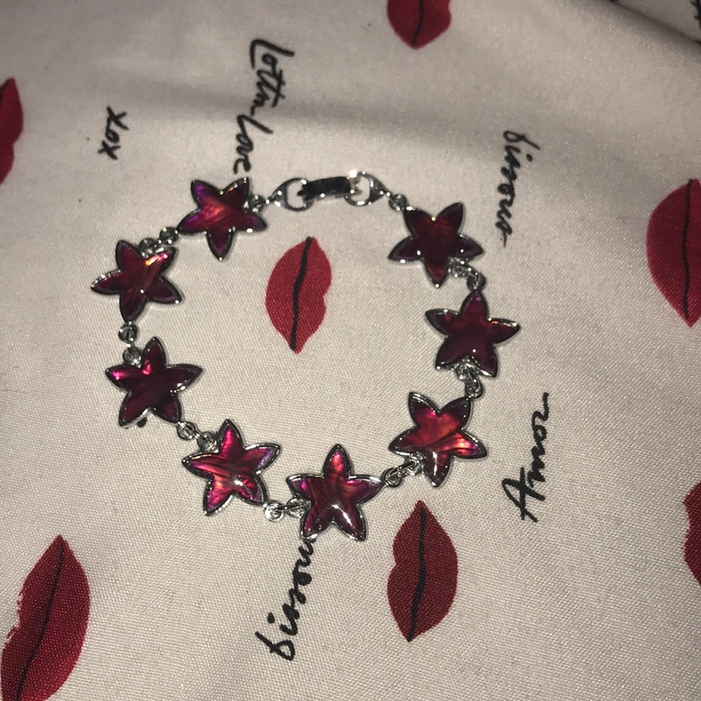 Red stars ⭐️ abalone shell bracelet 7”